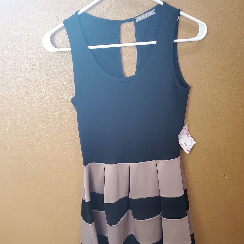 NWT Keyhole dress